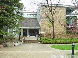3020 Saint Albans Mill Rd APT 105, Minnetonka, MN 55305