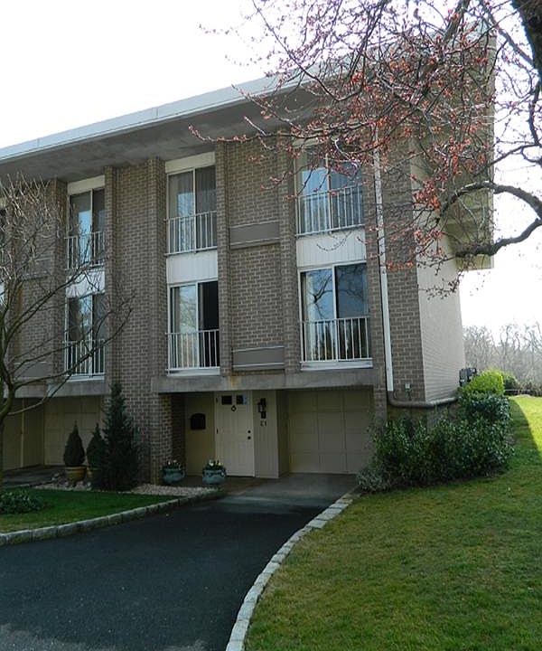 Direct waterfront townhouse