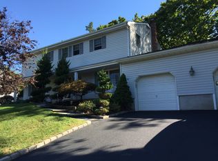15 Sinclair Dr, Wayne, NJ 07470