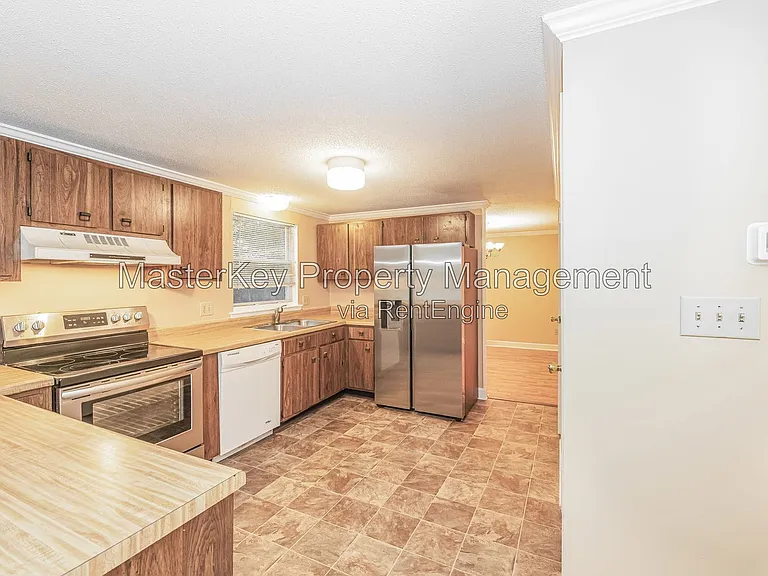 104 Castle Bay Ct — Photo 2