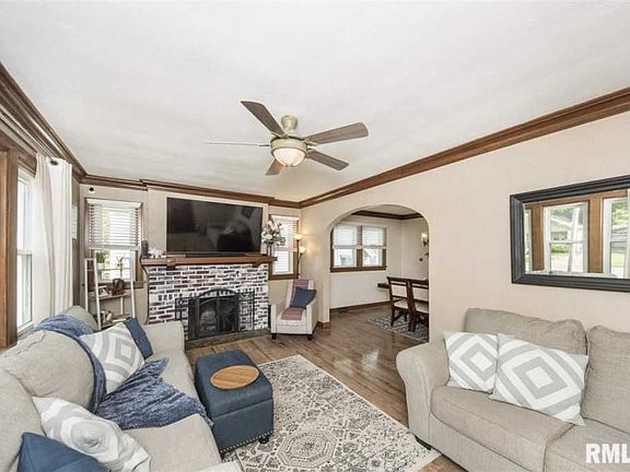 4th image of 411 W Corrington Ave