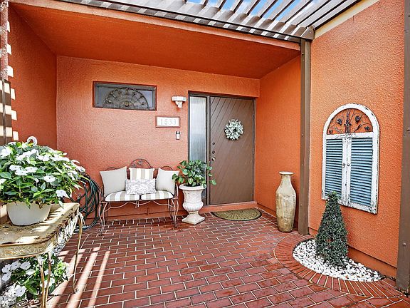 4th image of 1533 Fairway Road