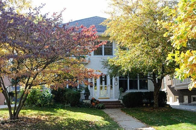 1st image of 4927 W Woodlawn Ct