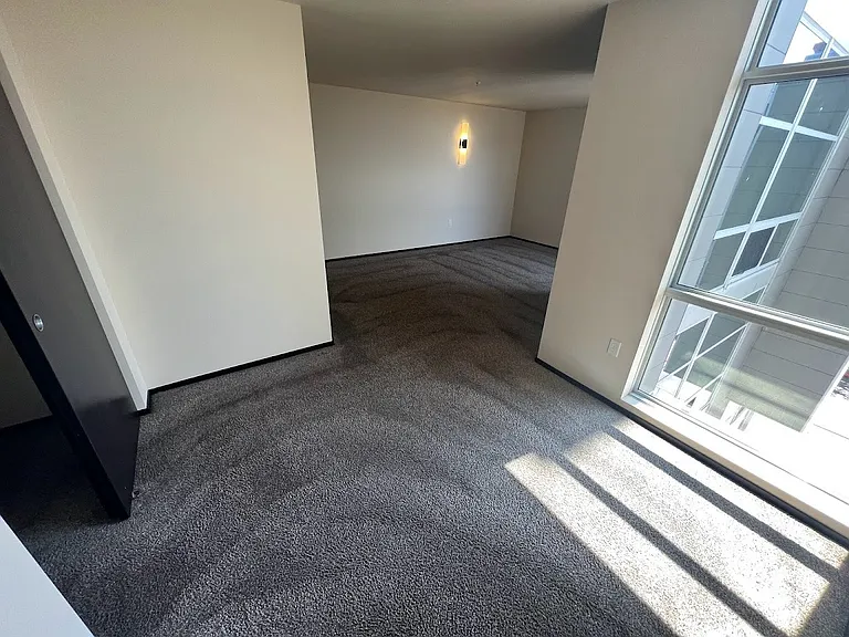 Galaxie High Rise Apartments — Photo 131
