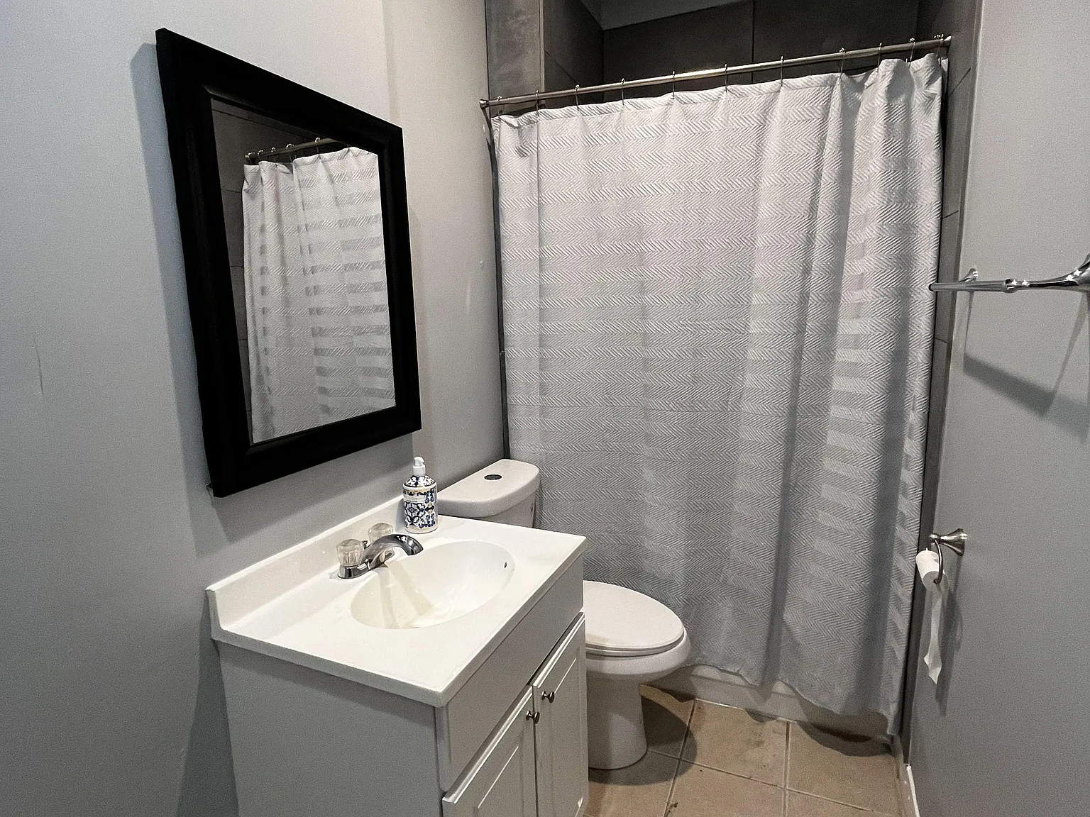 4 bed, 2.5 bath, 1800 sqft, $892 — Photo 3