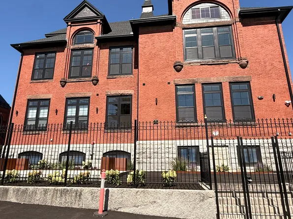 (undisclosed Address), Lowell, MA 01852