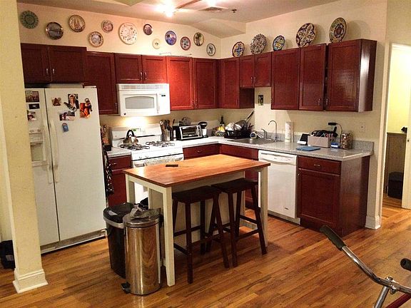 5th image of 353 Grove St APT 3C