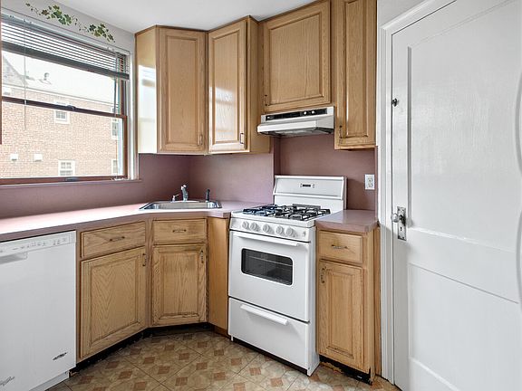 4th image of 39-80 44th St