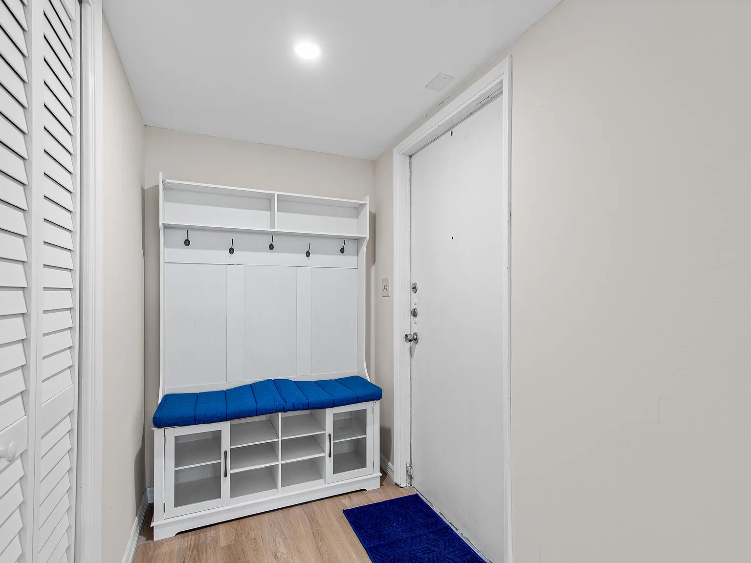 3 bed, 2.0 bath, 1390 sqft, $2,700 — Photo 3