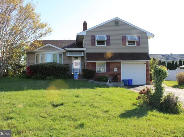 2203 Clover Dr, Broomall, PA 19008