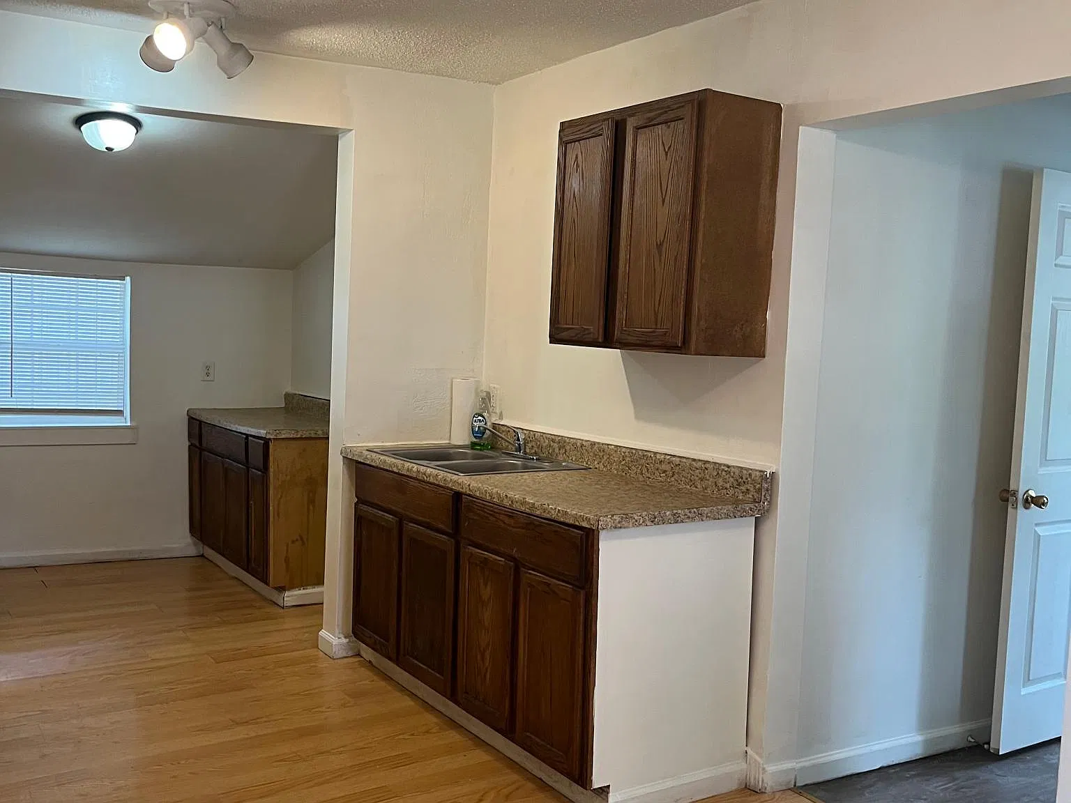 3 bed, 1300 sqft, $950 — Photo 4