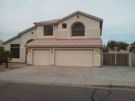 3 CAR GARAGE WITH BIG GATE
