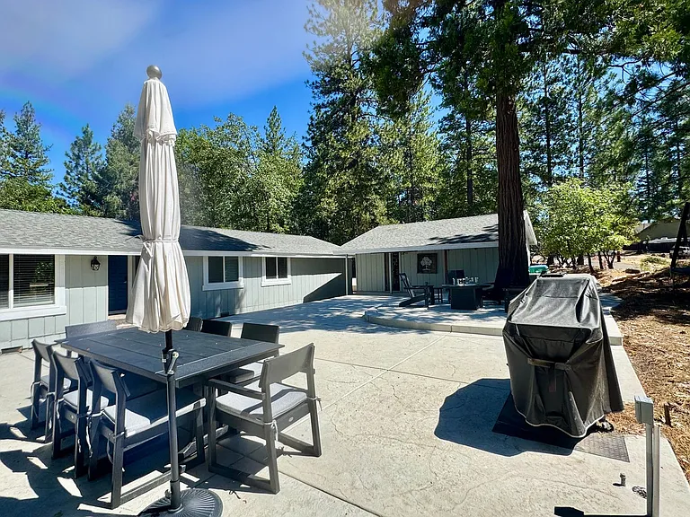 4425 Sierra Springs Dr — Photo 39