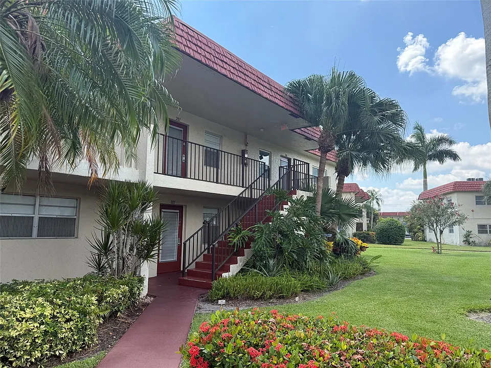 32 Abbey Ln #207