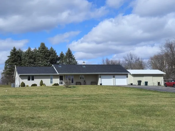 5096 Rotary Rd, Cherry Valley, IL 61016