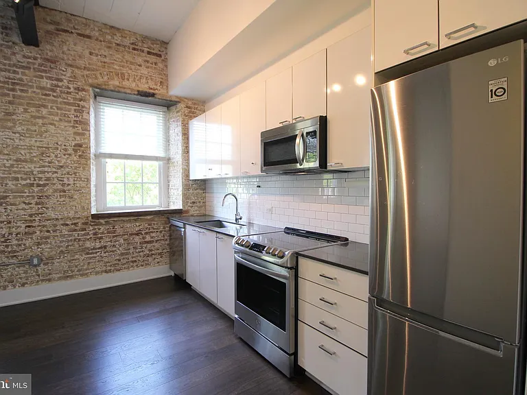 515 N Washington St #203 — Photo 12
