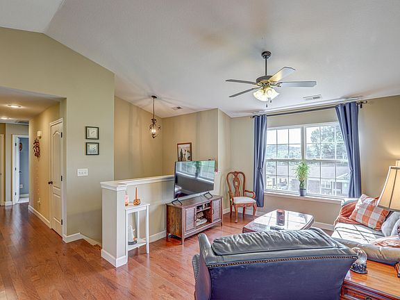 5th image of 809 Charway Dr
