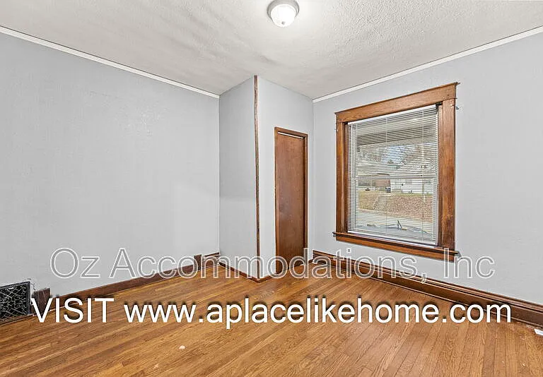3523 Saint John Ave — Photo 6