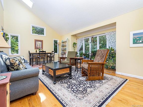4th image of 10 Talcott Range Dr