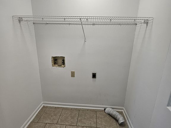 5th image of 220 Strawberry Ln