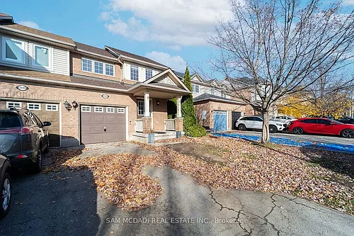 2447 Baintree Cres Photo 1