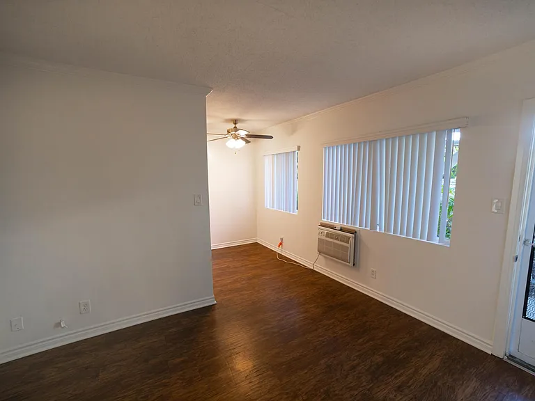 Rives Manor Downey — Photo 15