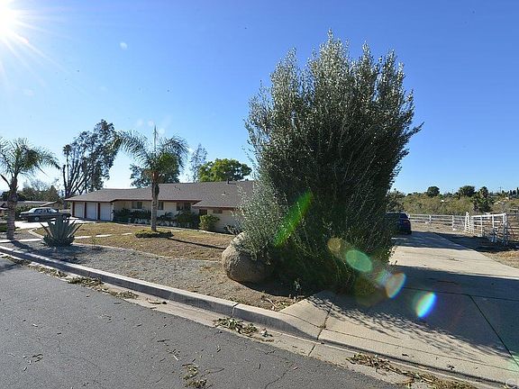4th image of 5897 Avenue Juan Bautista