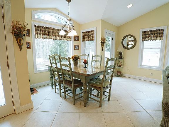 2nd image of 22 Milford Dr