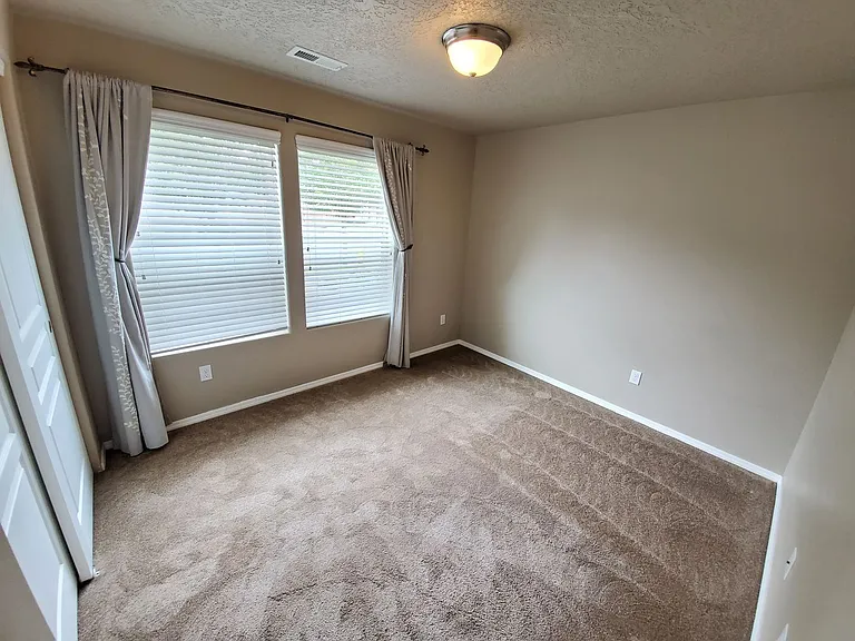 899 N Pointe Dr NW — Photo 17
