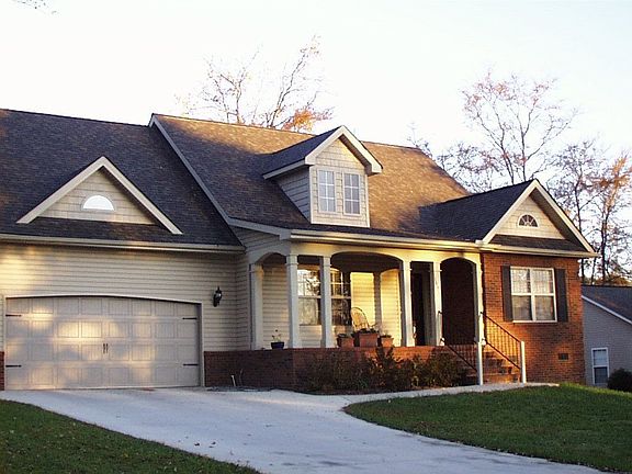 2nd image of 1631 Scenic Dr