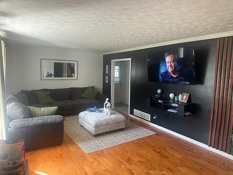 3077 Laura Ln — Photo 3