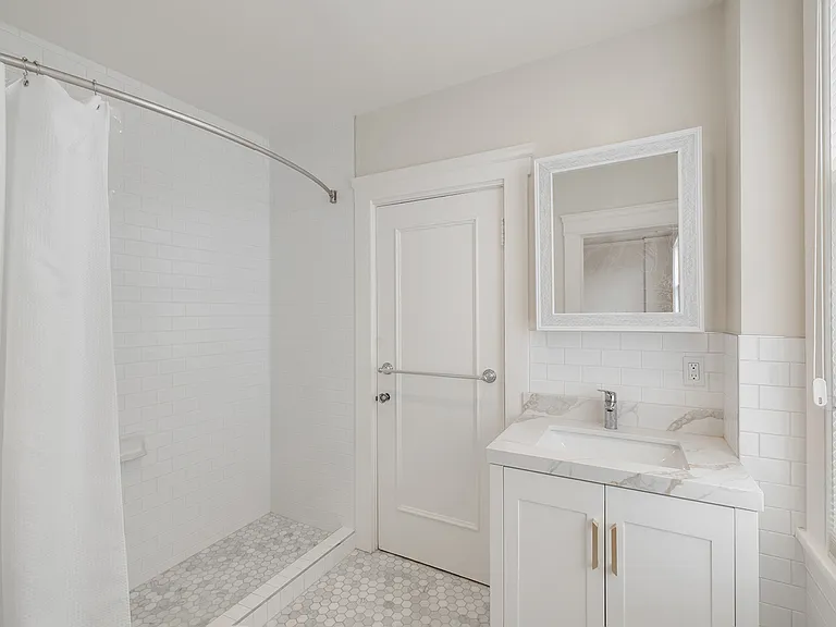 145 Laurel St #6 — Photo 11