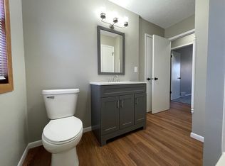 914 Gilbert St, Waterloo, IA 50707