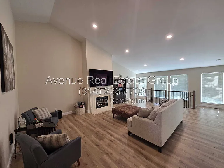 956 Briar Green Ct — Photo 4