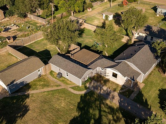 2nd image of 1105 Main St