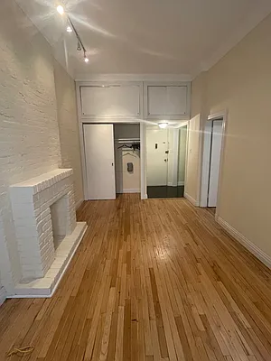 Rented by BLU Real Estate | media 20