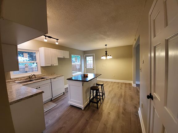 4th image of 553 Birchard Ave