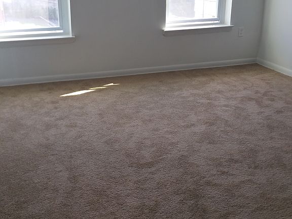 3rd image of 823 W 6th St