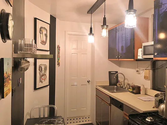 Sold by R New York | media 6