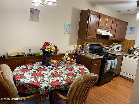 2nd image of 98 Scotch Pine Drive #168
