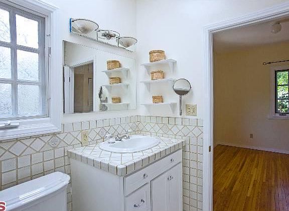 4th image of 1736 Wollam St