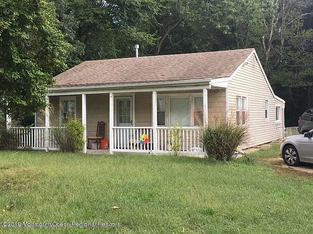 1st image of 529 Holly Village Ln
