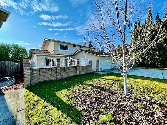 2nd image of 837 Cape Trinity Pl