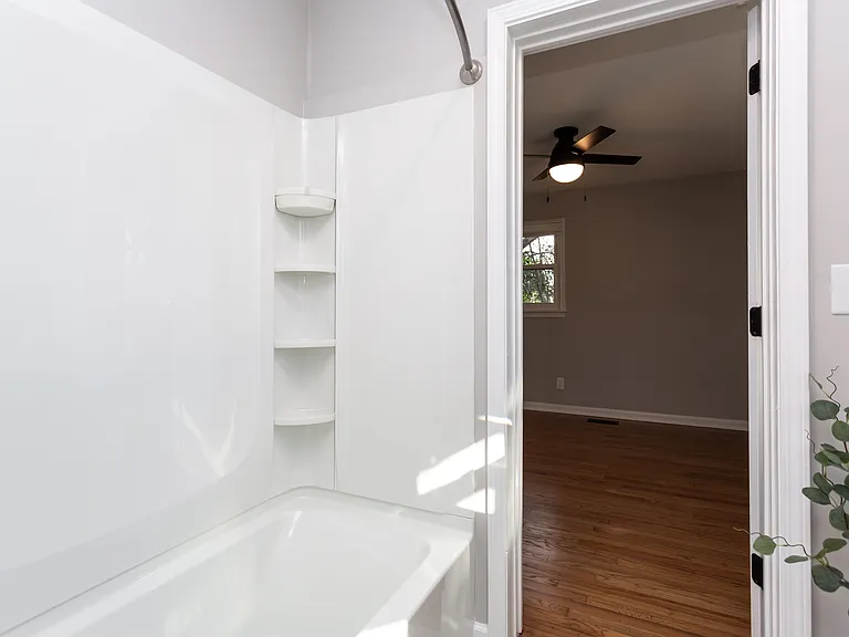 718 Holloway St #B — Photo 9