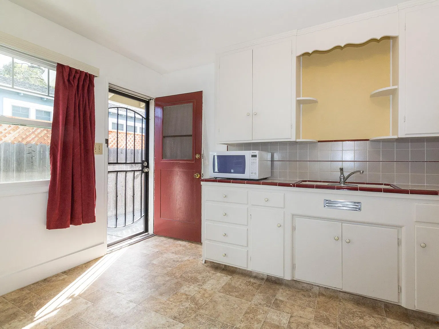 2 bed, 900 sqft, $3,425 — Photo 3