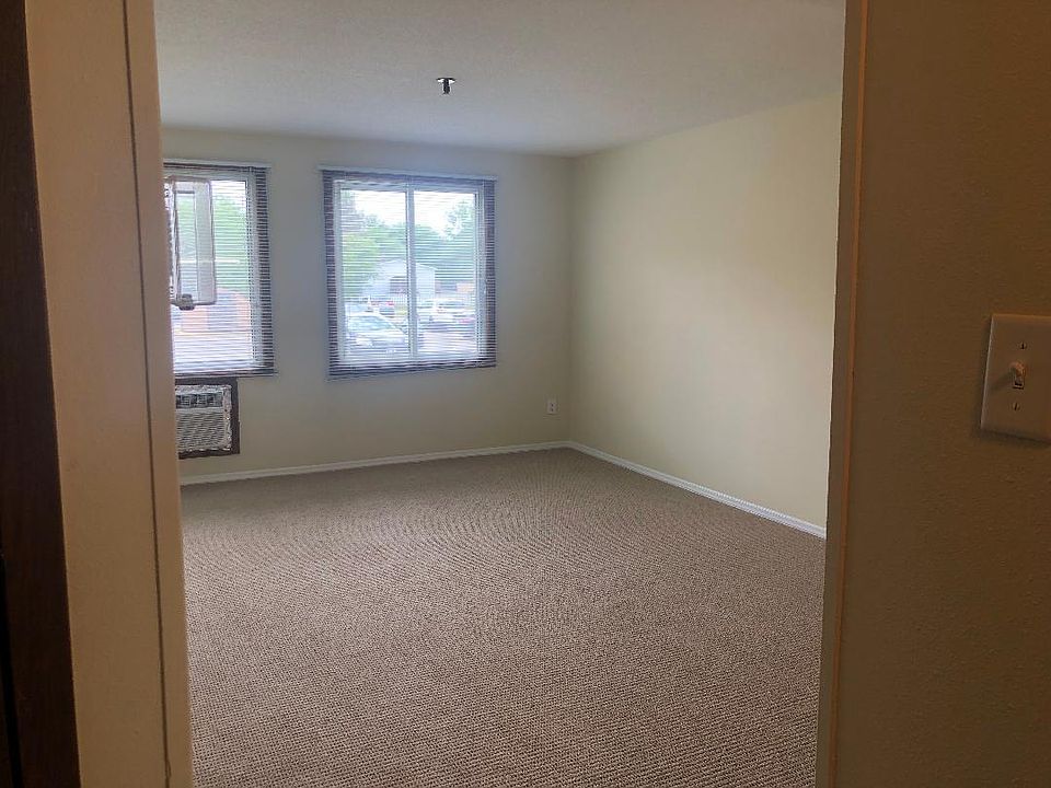 2nd image of 1903 17th St SE #208