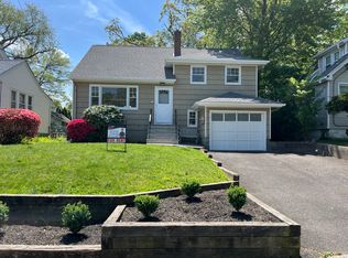 96 Oakdene Ave, Teaneck, NJ 07666