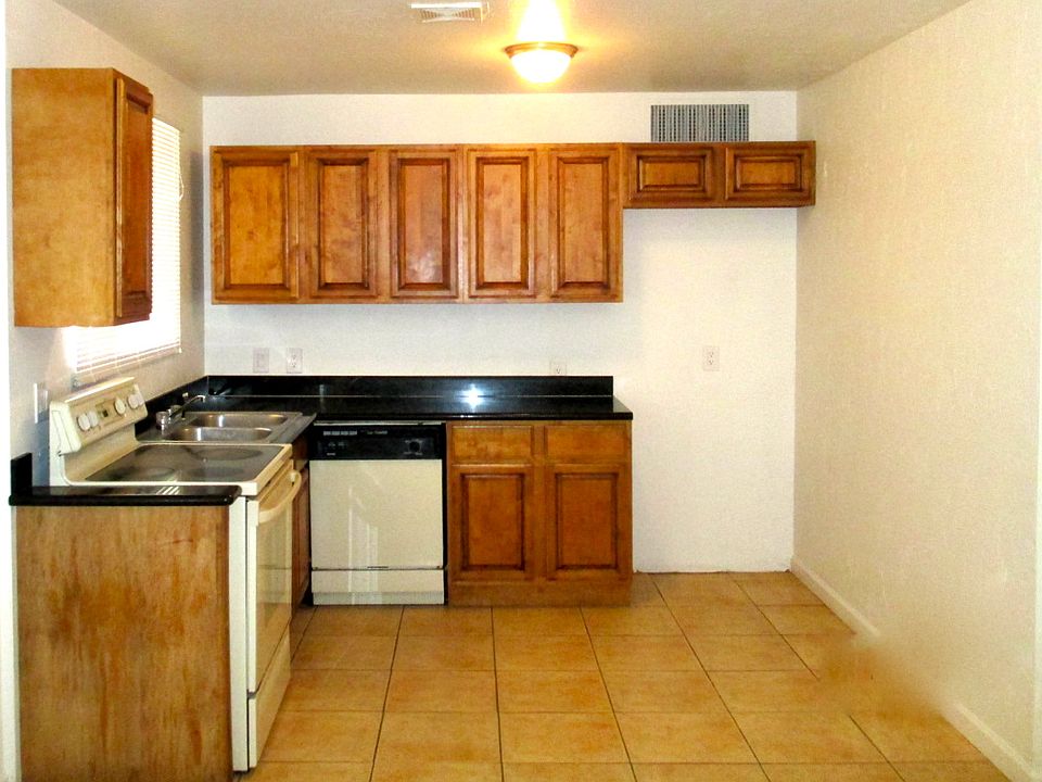 61st5701 kitchen_08292014