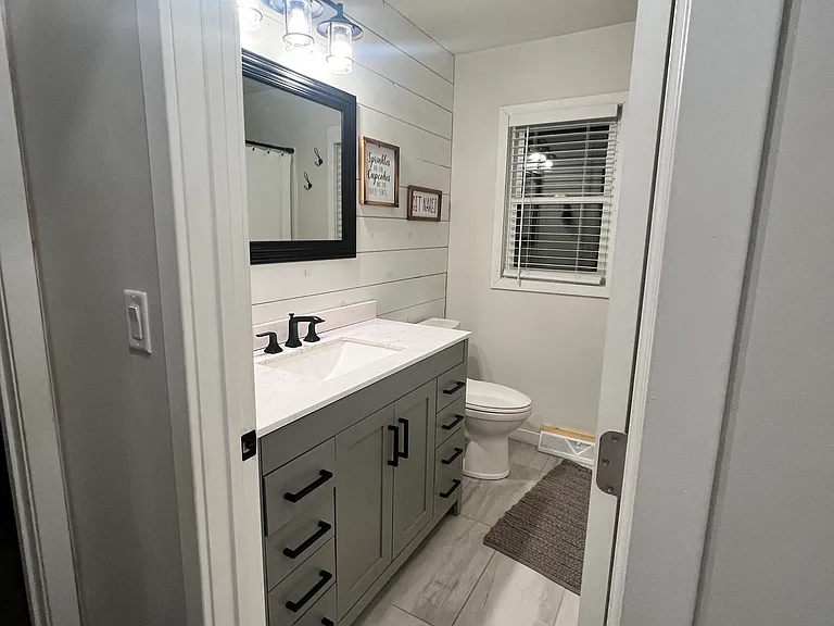 510 Pleasant St W — Photo 8