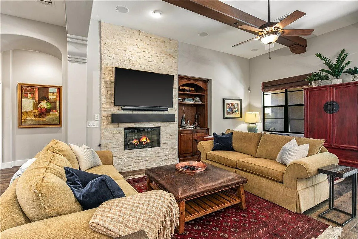 3 bed, 3.5 bath, 1750 sqft, $4,395 — Photo 2